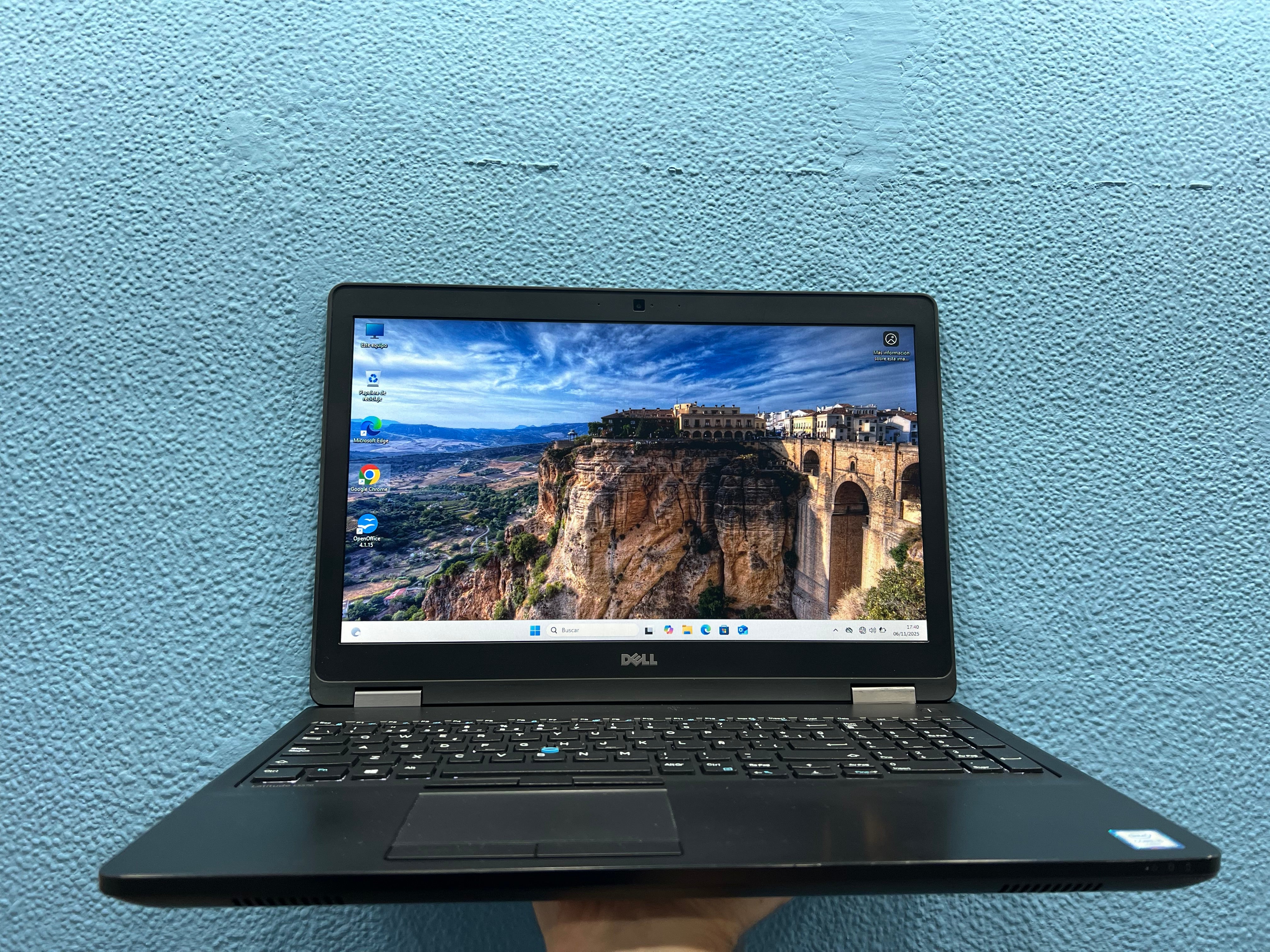 ¡¡ LIQUIDACION !! DELL LATITUDE 5570 | INTEL CORE I5 6200U | 8 GB RAM | 256 GB SSD | WIN 11 PRO | OPEN OFFICE | REFERENCIA 40SSGC2