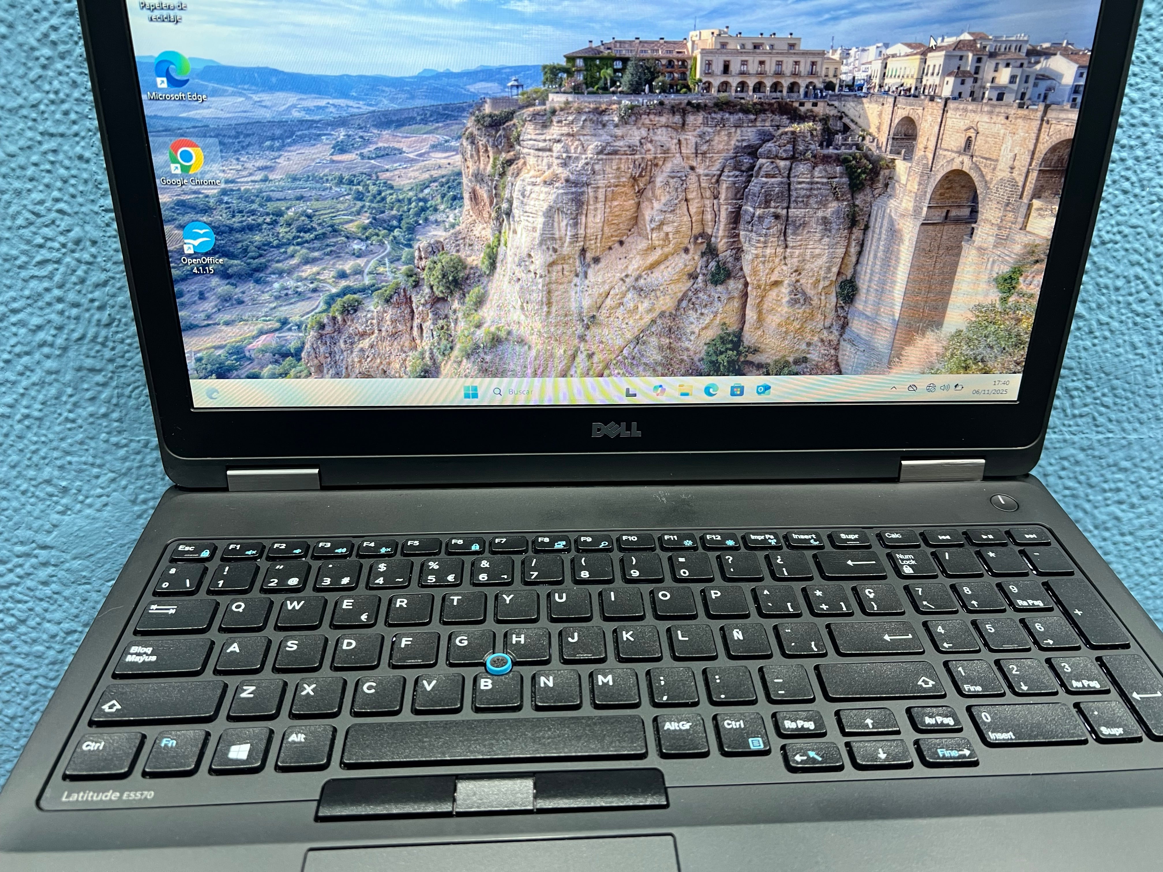 ¡¡ LIQUIDACION !! DELL LATITUDE 5570 | INTEL CORE I5 6200U | 8 GB RAM | 256 GB SSD | WIN 11 PRO | OPEN OFFICE | REFERENCIA 40SSGC2